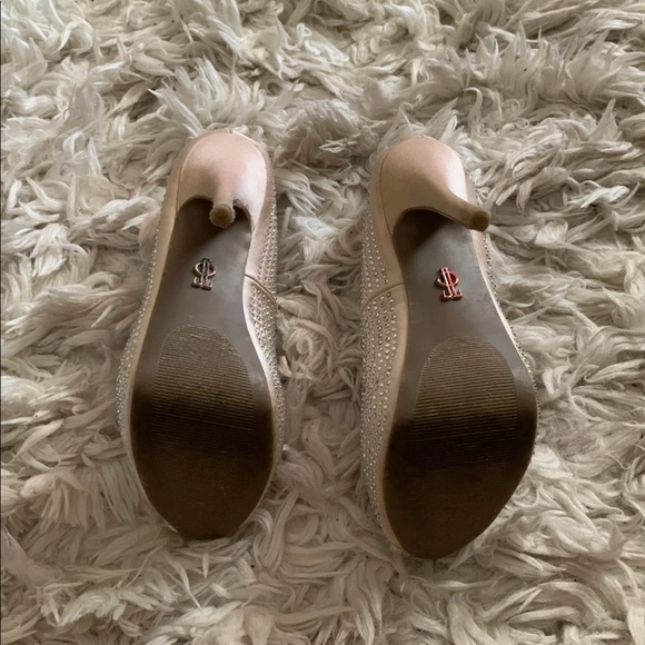 Heels - Picture 2 of 8